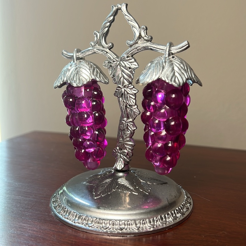 Vintage Hanging Grapes 1970’s Salt & Pepper Shakers Plastic Retro Hong Kong - Picture 3 of 6